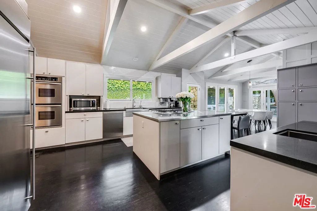 422 Parkwood Drive, Los Angeles, California 90077 home-pic-10
