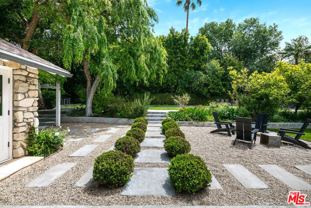 422 Parkwood Drive, Los Angeles, California 90077 home-pic-32