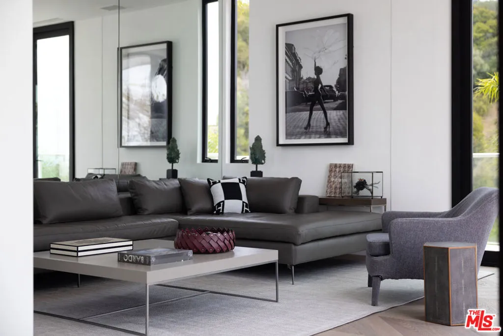 9405 Sierra Mar Place, Los Angeles, California 90069 home-pic-16