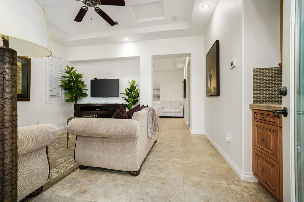 52395 Whispering Way, La Quinta, California 92253 home-pic-28