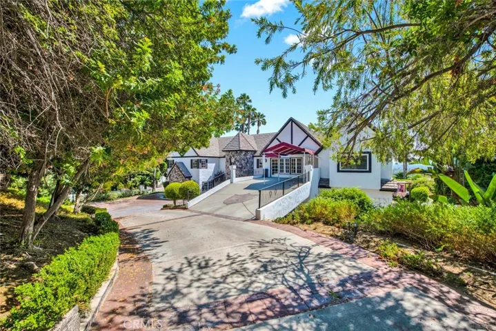 1532 Kensing Lane, North Tustin, California 92705