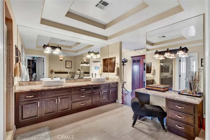 1532 Kensing Lane, North Tustin, California 92705