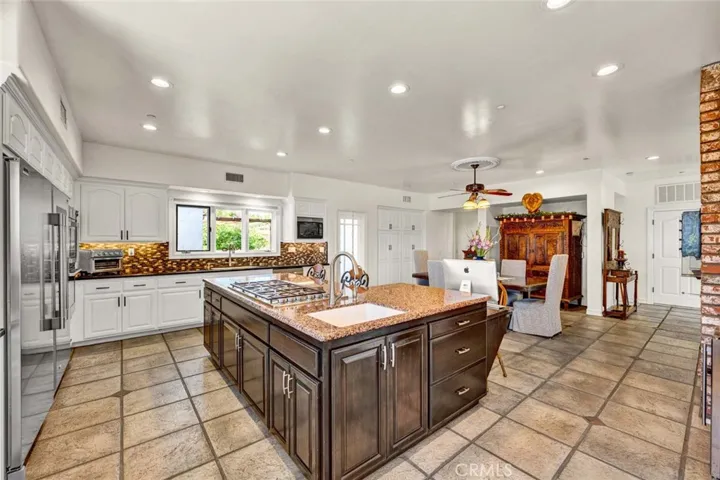 1532 Kensing Lane, North Tustin, California 92705