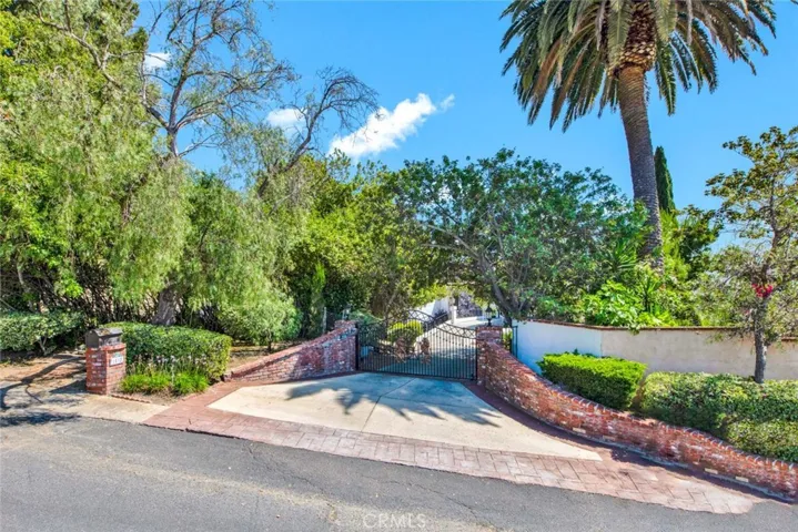 1532 Kensing Lane, North Tustin, California 92705