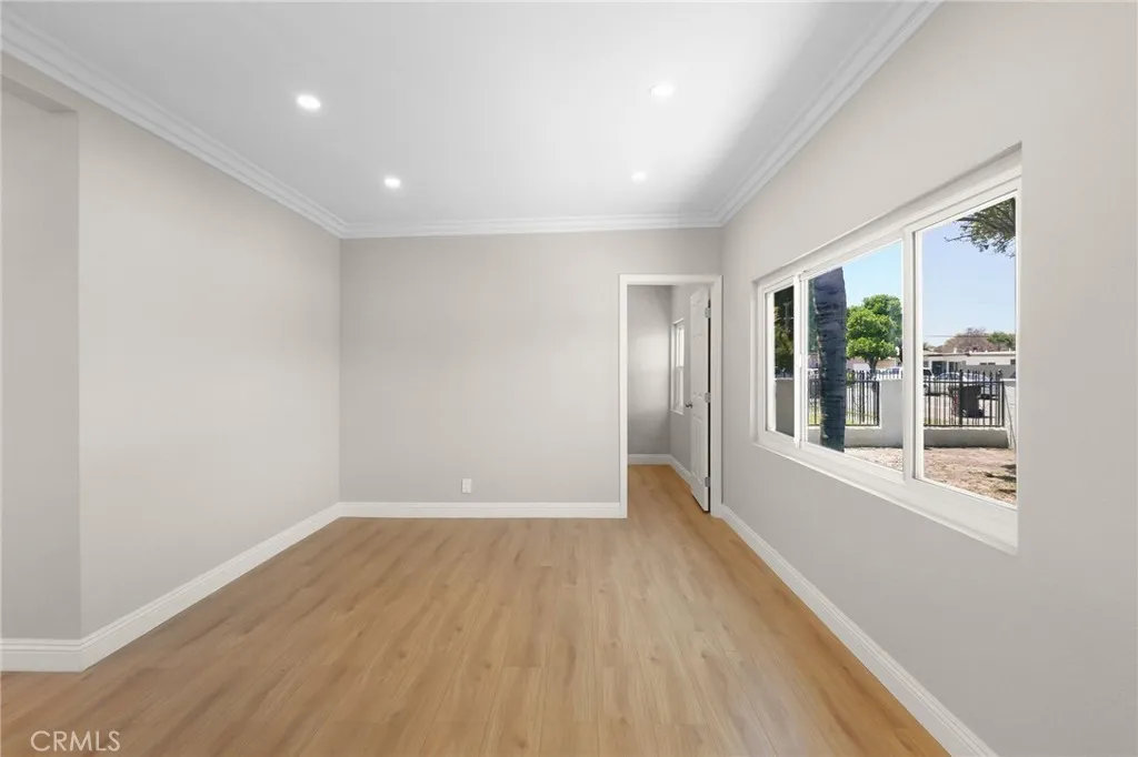 208 W Caldwell Street, Compton, California 90220 home-pic-16