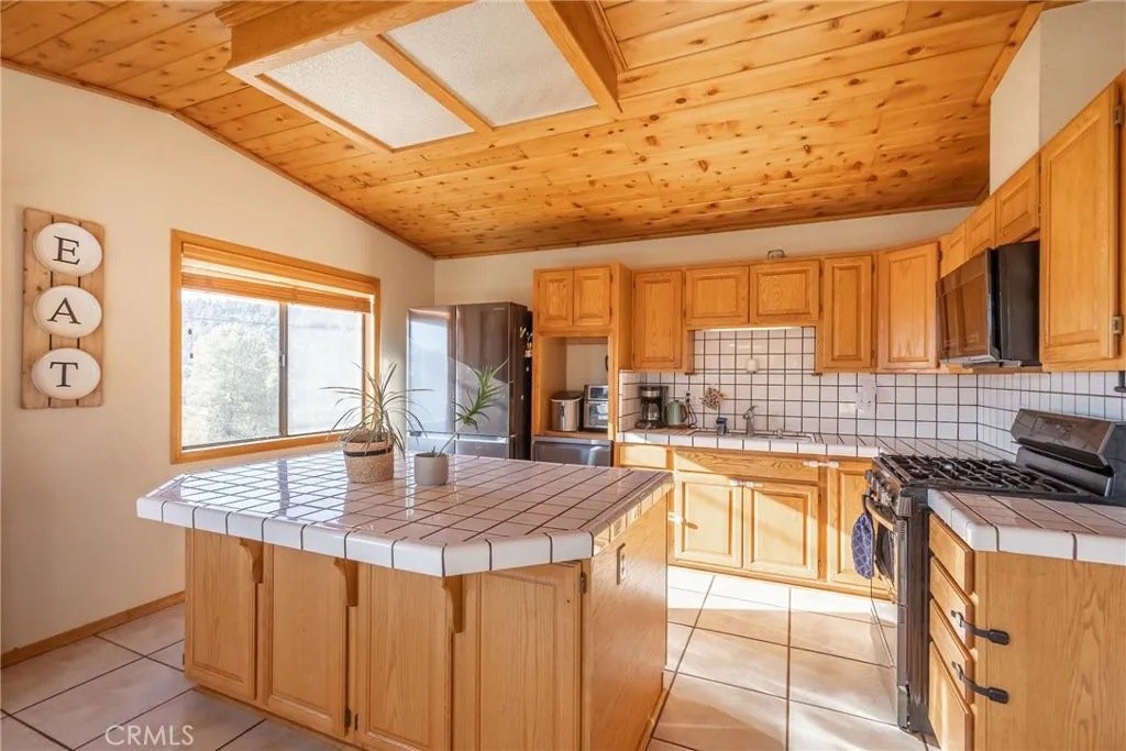 1841 Golden Rod Avenue, Big Bear City, California 92314 home-pic-23