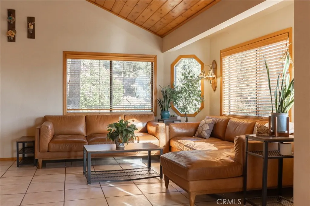 1841 Golden Rod Avenue, Big Bear City, California 92314 home-pic-17