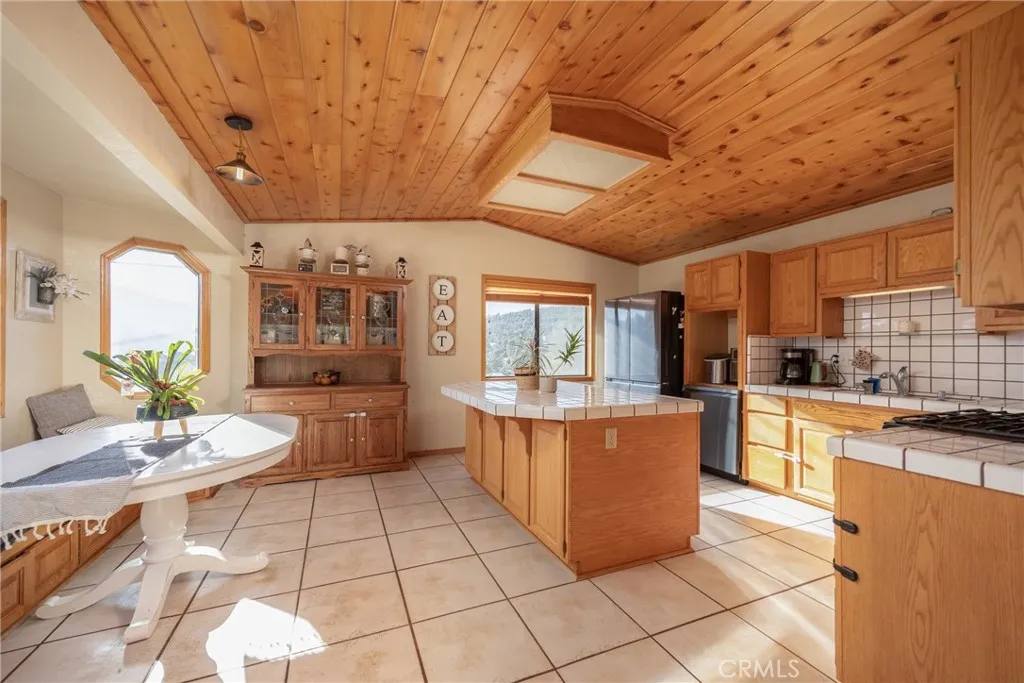 1841 Golden Rod Avenue, Big Bear City, California 92314 home-pic-22