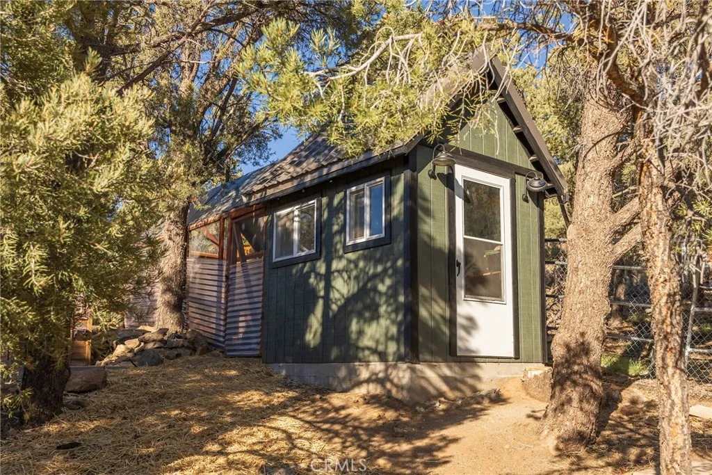 1841 Golden Rod Avenue, Big Bear City, California 92314 home-pic-11