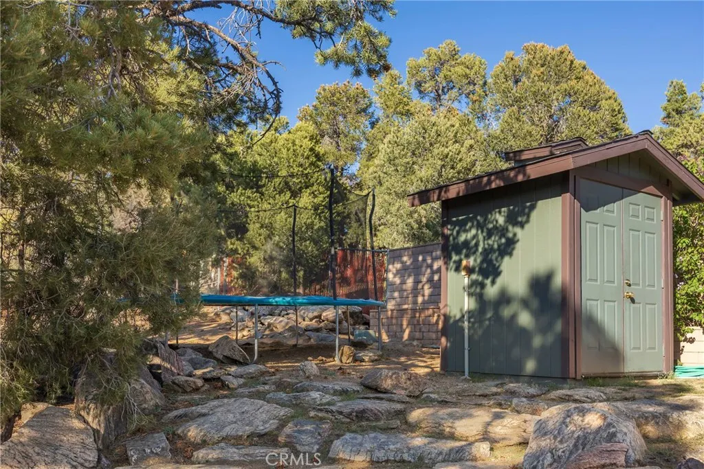 1841 Golden Rod Avenue, Big Bear City, California 92314 home-pic-10