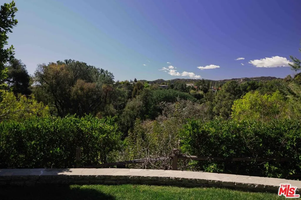 2854 Roscomare Road, Los Angeles, California 90077 home-pic-36