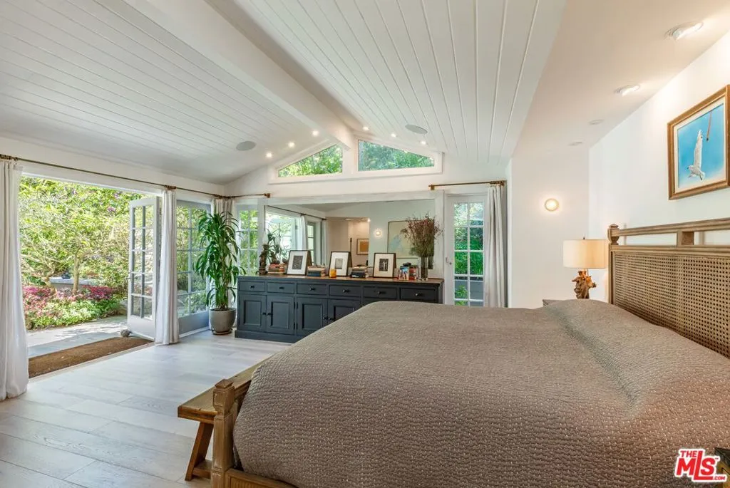 2854 Roscomare Road, Los Angeles, California 90077 home-pic-12