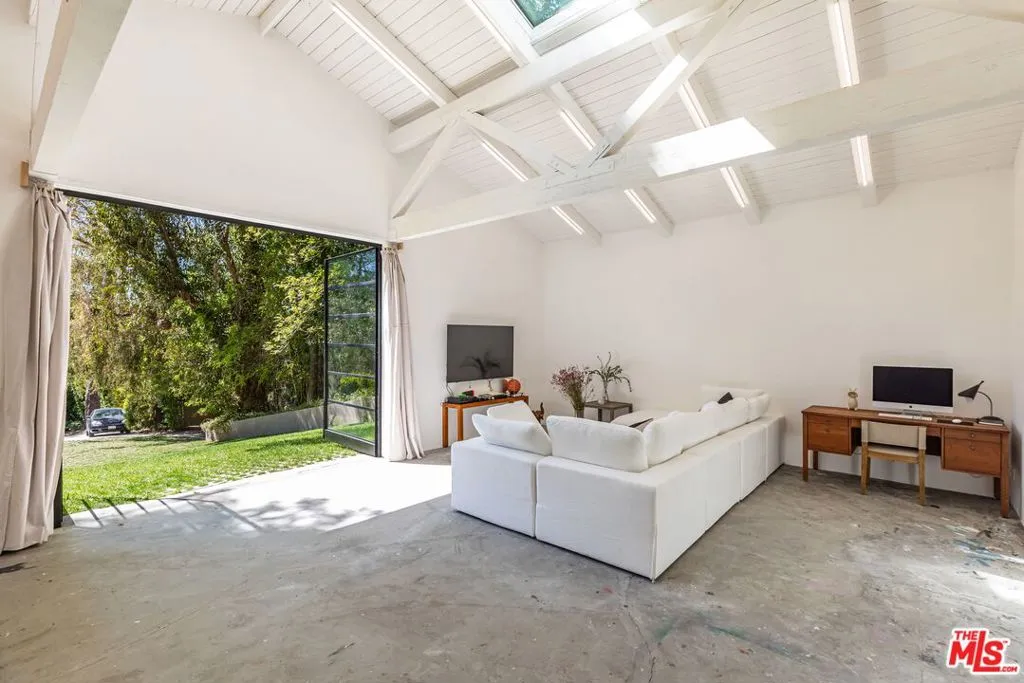 2854 Roscomare Road, Los Angeles, California 90077 home-pic-19