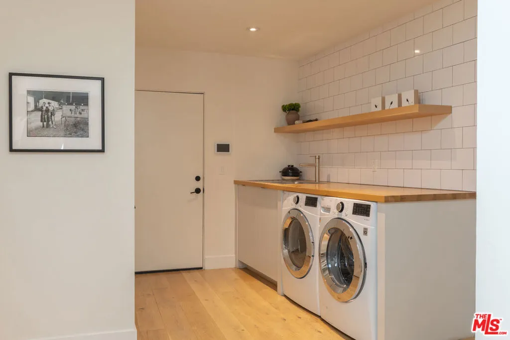 226 S Rimpau Boulevard, Los Angeles, California 90004 home-pic-36