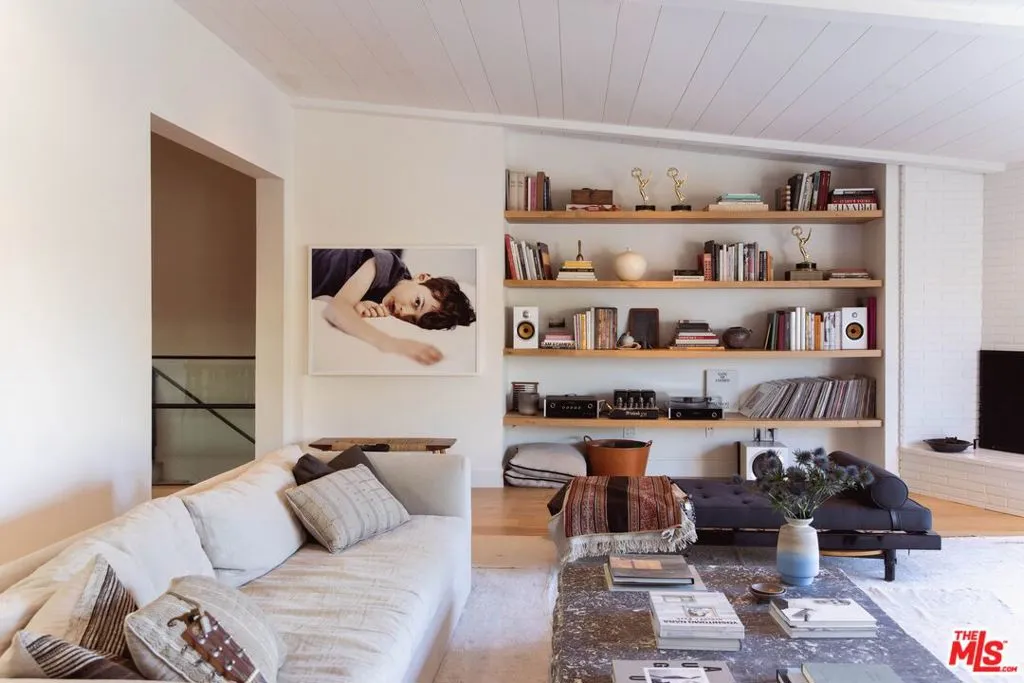 226 S Rimpau Boulevard, Los Angeles, California 90004 home-pic-10