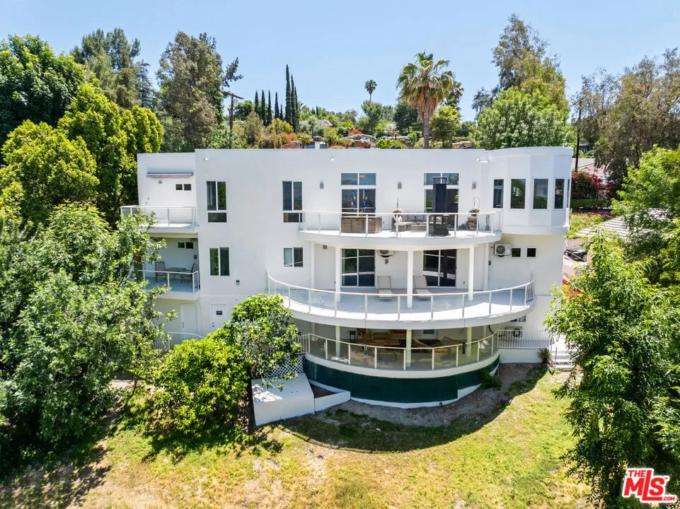 22449 Cass Avenue, Woodland Hills, California 91364 home-pic-22