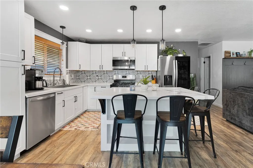 1041 Pine Lane, Big Bear City, California 92314 home-pic-6