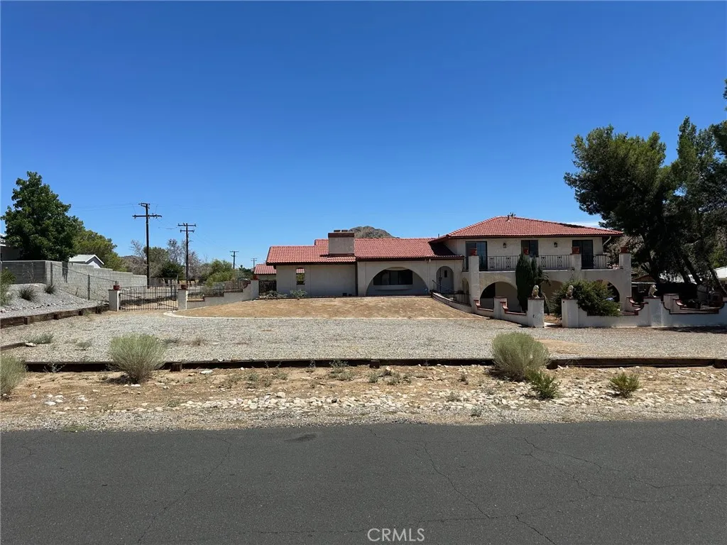 16485 Wintun Road, Apple Valley, California 92307 home-pic-4