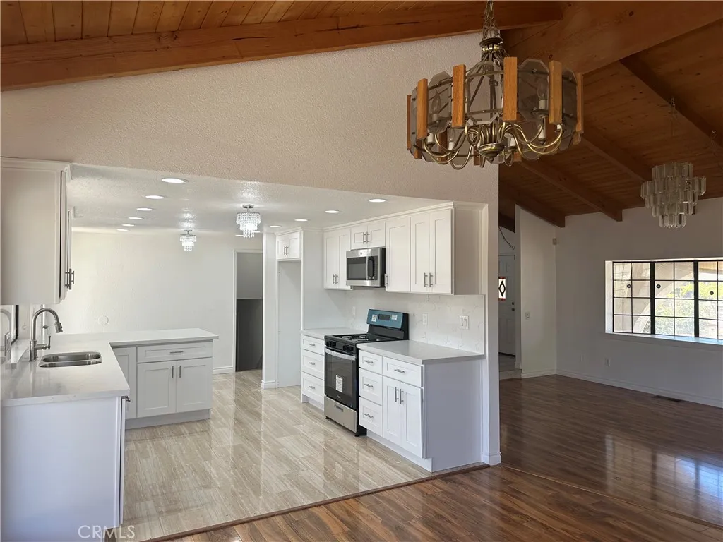16485 Wintun Road, Apple Valley, California 92307 home-pic-10