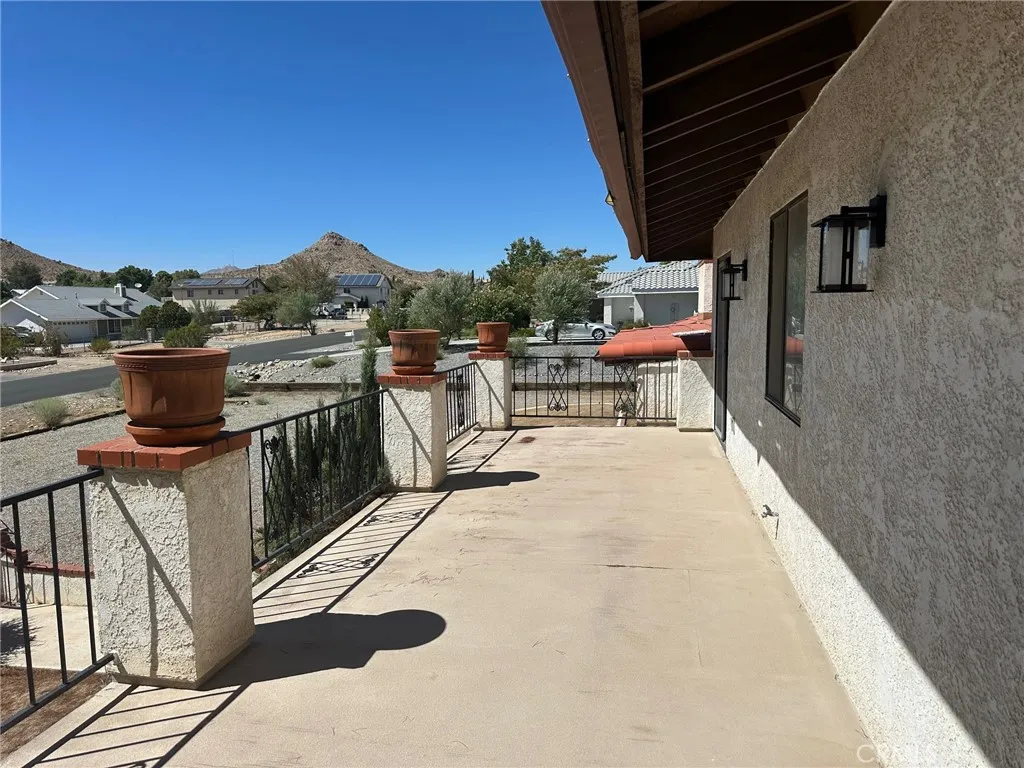 16485 Wintun Road, Apple Valley, California 92307 home-pic-3