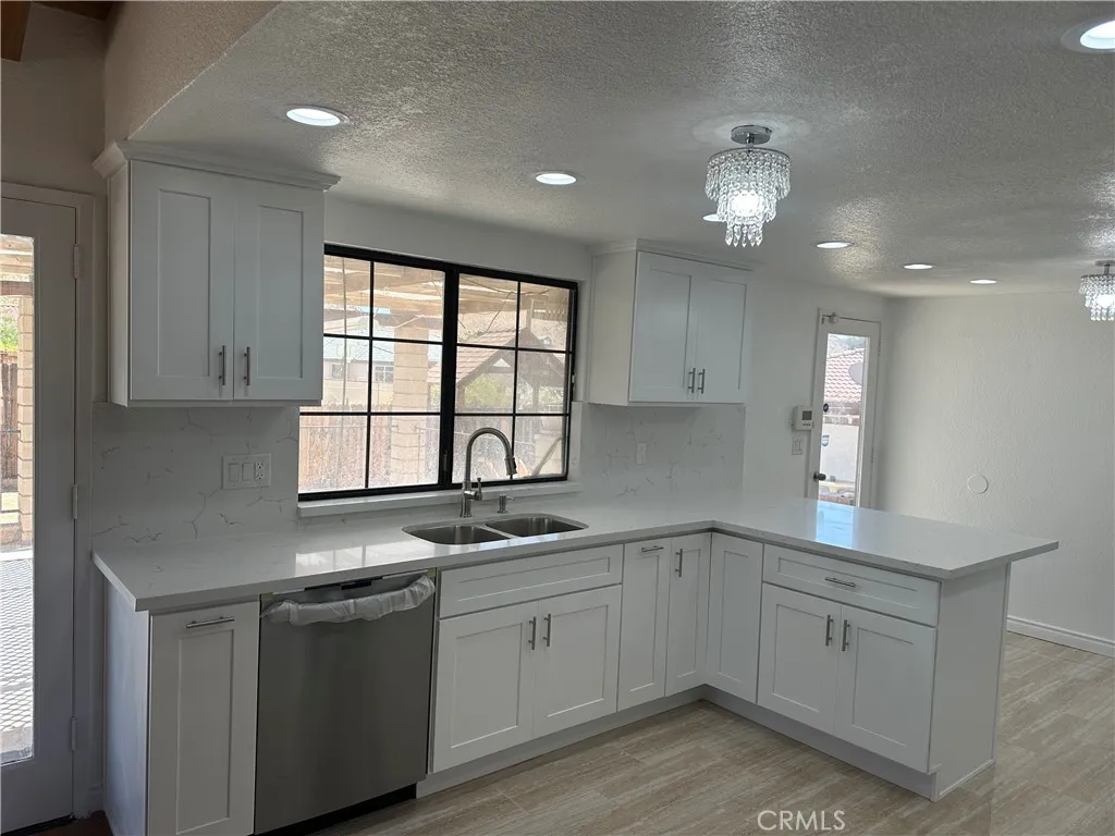 16485 Wintun Road, Apple Valley, California 92307 home-pic-11