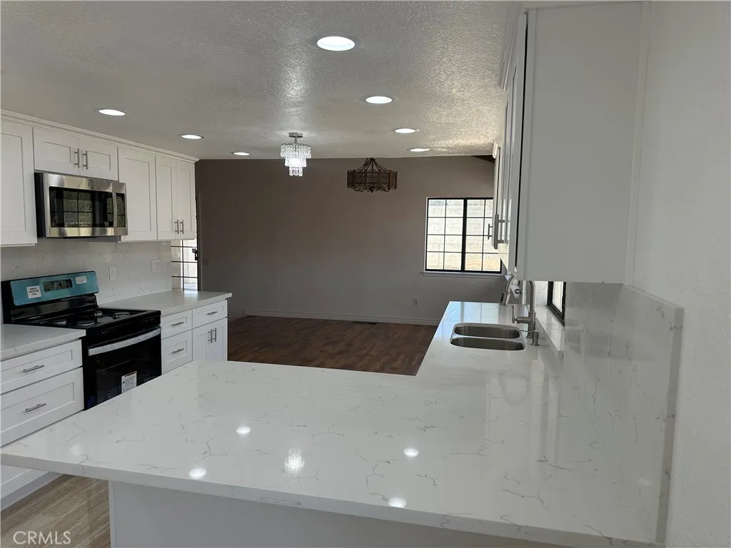 16485 Wintun Road, Apple Valley, California 92307 home-pic-8