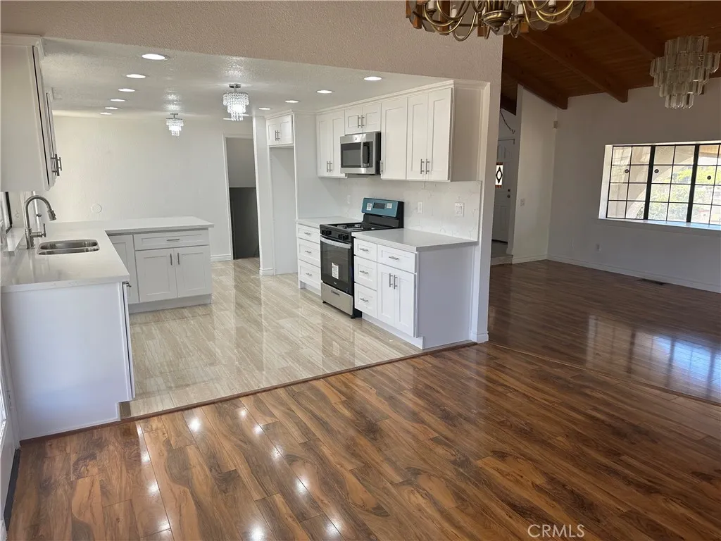 16485 Wintun Road, Apple Valley, California 92307 home-pic-9
