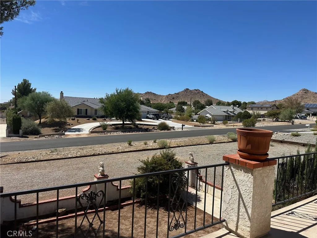 16485 Wintun Road, Apple Valley, California 92307 home-pic-5