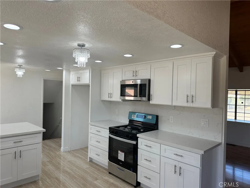 16485 Wintun Road, Apple Valley, California 92307 home-pic-7