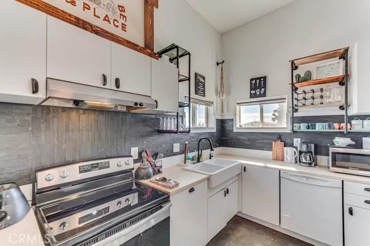 58725 Botkin Road, Landers, California 92285 home-pic-12