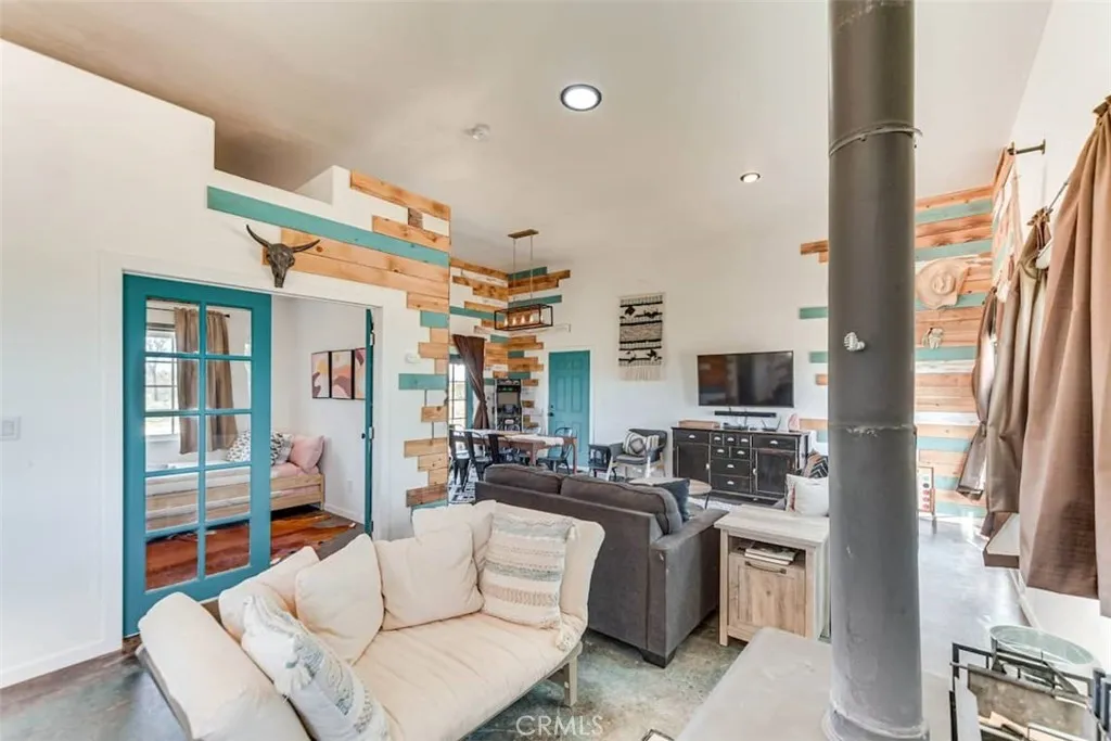 58725 Botkin Road, Landers, California 92285 home-pic-18