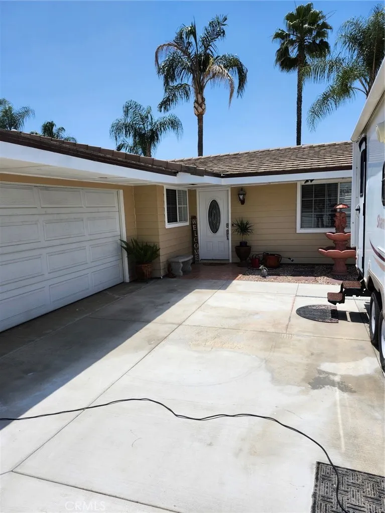 23609 Canyon Lake Drive N, Canyon Lake, California 92587 home-pic-1