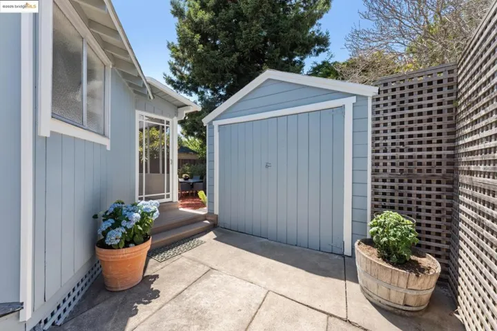 623 38th St, Richmond, California 94805