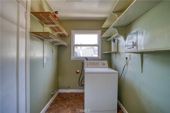 Laundry room off kitchen