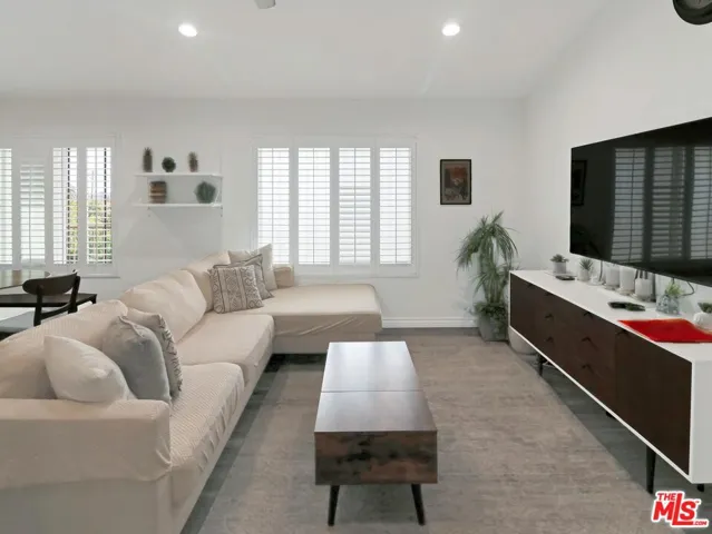 1637 E 5th Street 302, Long Beach, California 90802