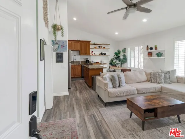 1637 E 5th Street 302, Long Beach, California 90802