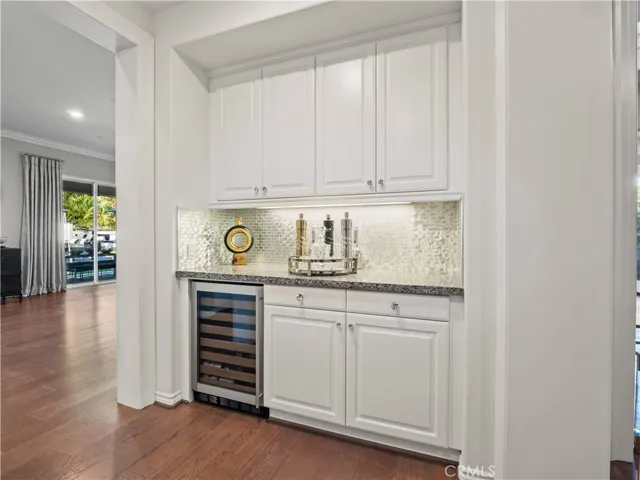 22385 Midtown Court, Saugus, California 91350