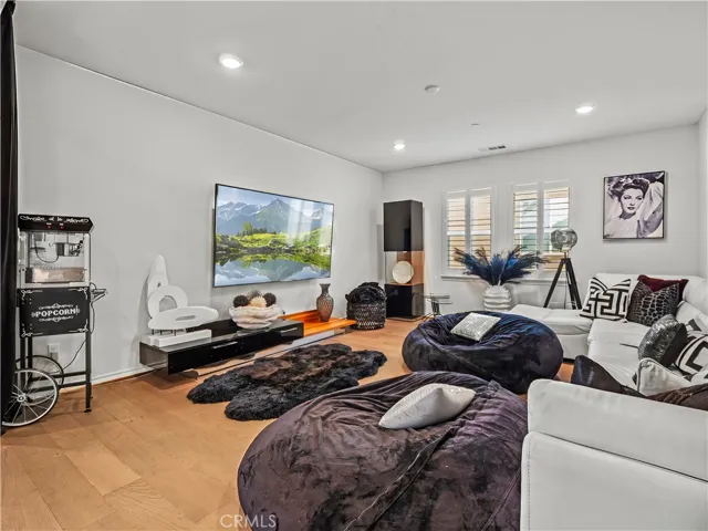 22385 Midtown Court, Saugus, California 91350