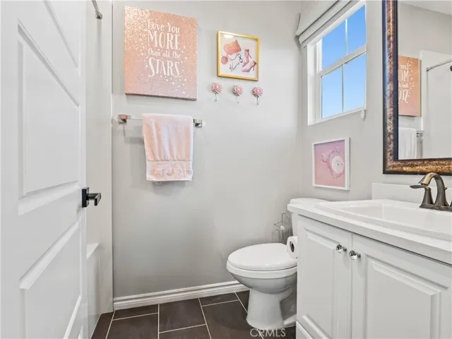 22385 Midtown Court, Saugus, California 91350