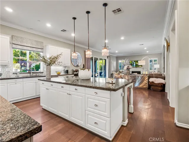 22385 Midtown Court, Saugus, California 91350