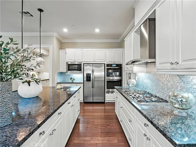 22385 Midtown Court, Saugus, California 91350