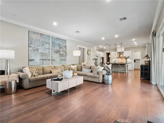 22385 Midtown Court, Saugus, California 91350