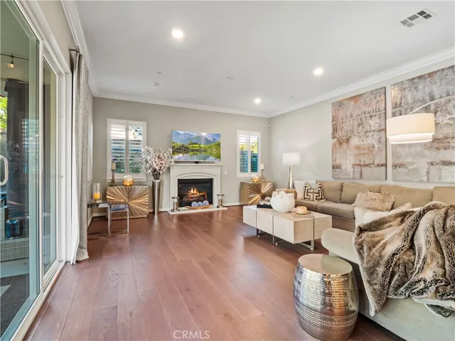 22385 Midtown Court, Saugus, California 91350
