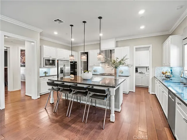 22385 Midtown Court, Saugus, California 91350