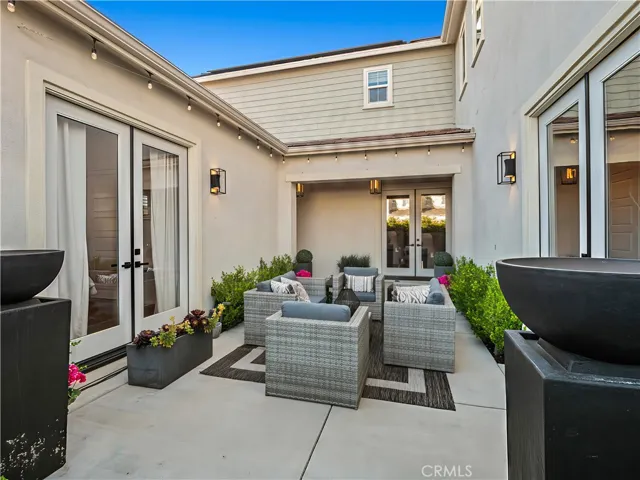 22385 Midtown Court, Saugus, California 91350