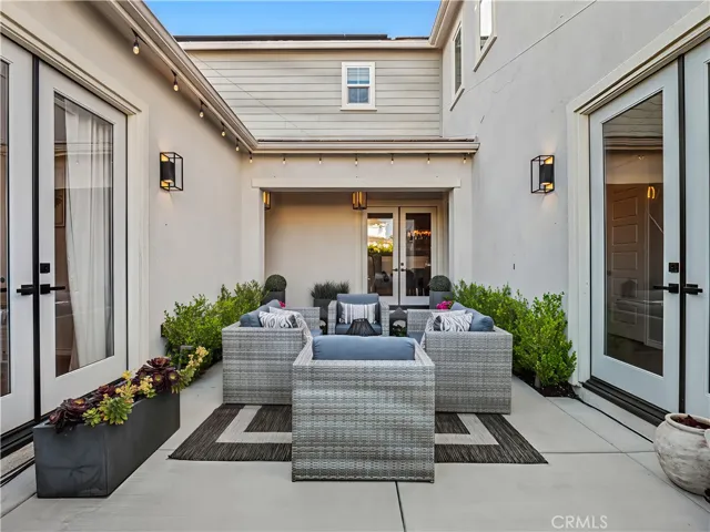 22385 Midtown Court, Saugus, California 91350