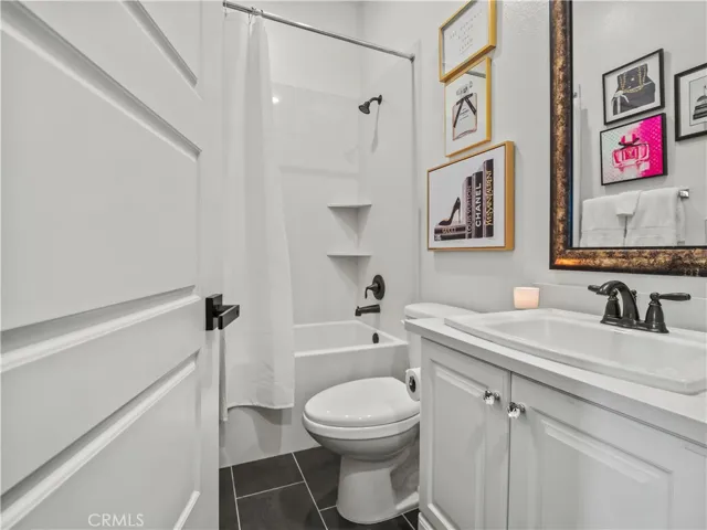 22385 Midtown Court, Saugus, California 91350