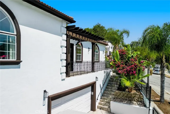 Stairs leading to garage
