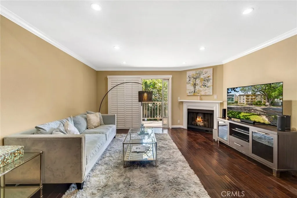 1535 S Bentley Avenue 202, Los Angeles, California 90025 home-pic-5