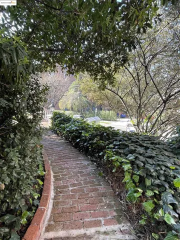 290 Park View Terrace, Oakland, California 94610